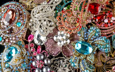 Brooches: From simplicity to statement.